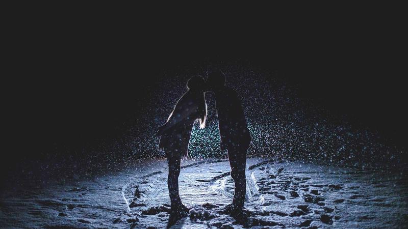 多米体育团队在运动场上挥洒汗水，展现拼搏精神